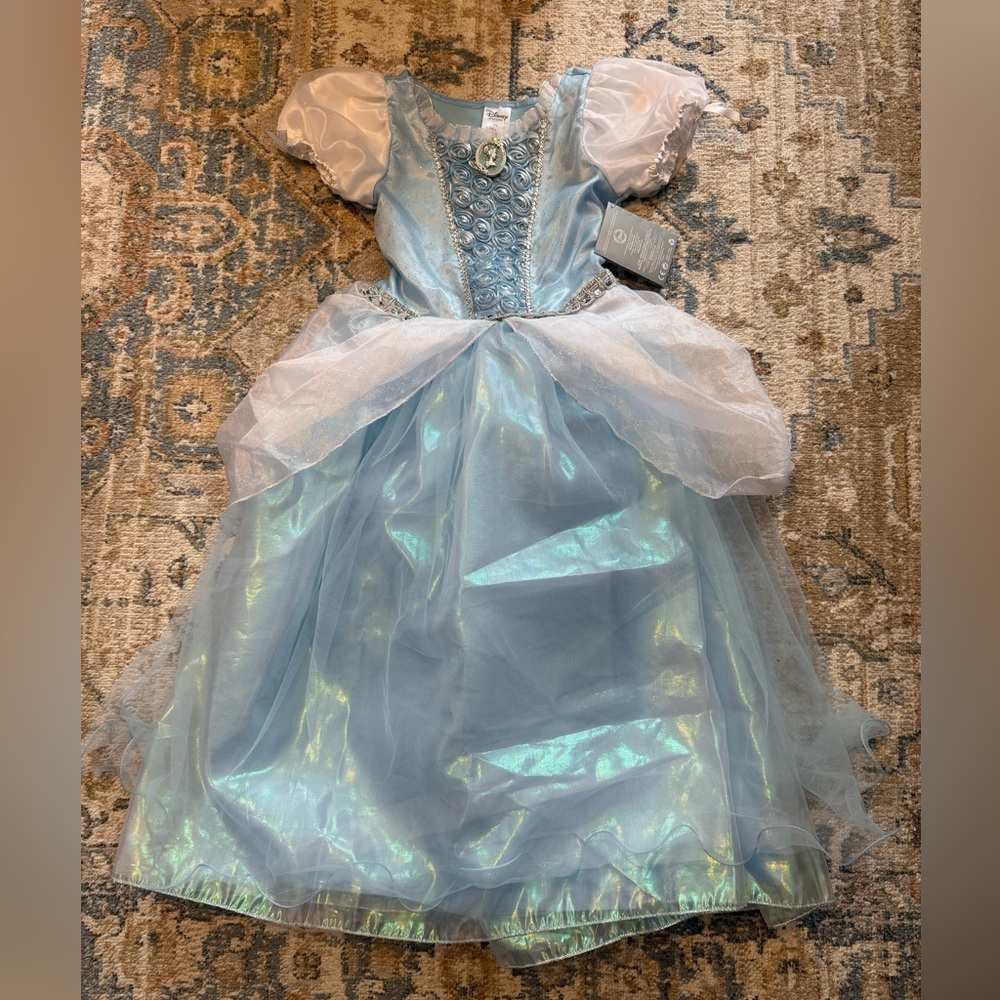 NWT Disney Store Deluxe Cinderella Costume Dress Princess SZ  9/10 Girls
